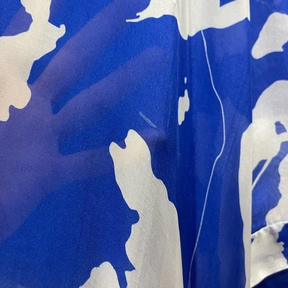 Italian blouse one size fits all the fabric has some in perfections - Picture 5 of 8